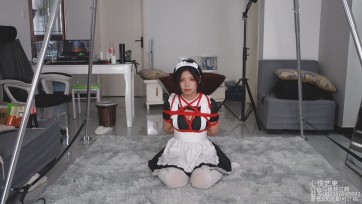 【心悦艺束】小女仆M字脚吊缚罚跪