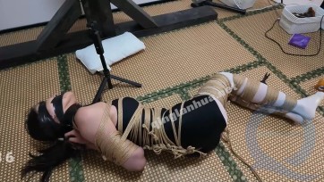 【象人工作室】【震动棒】【跳蛋】【后手观音】【跳蛋缠脚底】【捆绑放置】【蒙眼】【封嘴】