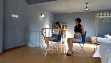 【奥特曼】把两个妹子绑到椅子上，口水会留下来吗？